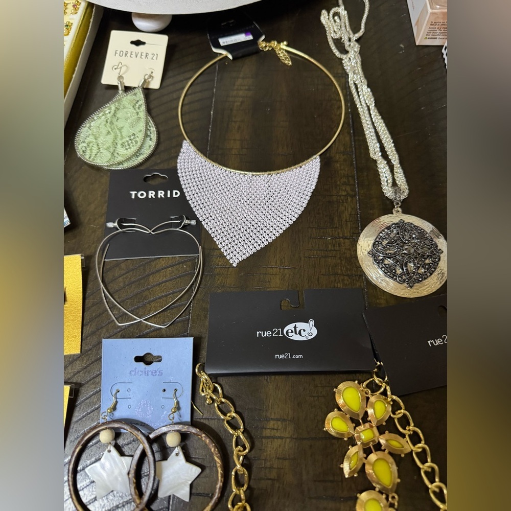Women’s Jewelry Collection  35+ Stunning Pieces! - Picture 4 of 14